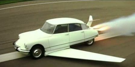 Старшее поколение отлично помнит вышедшую в 1965 году на экраны французскую киноленту «Фантомас» с культовым автомобилем Citroen DS