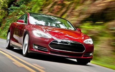  Даже на дорогою Tesla S количество заказов за год выросло на 45%