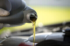 Выбор моторного масла: Какое масло лить в двигатель своего автомобиля?